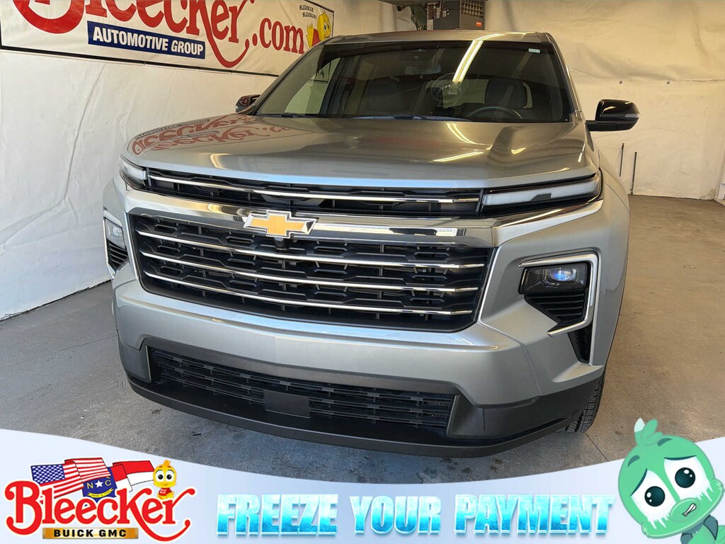 Used 2025 Chevrolet Traverse LT SUV