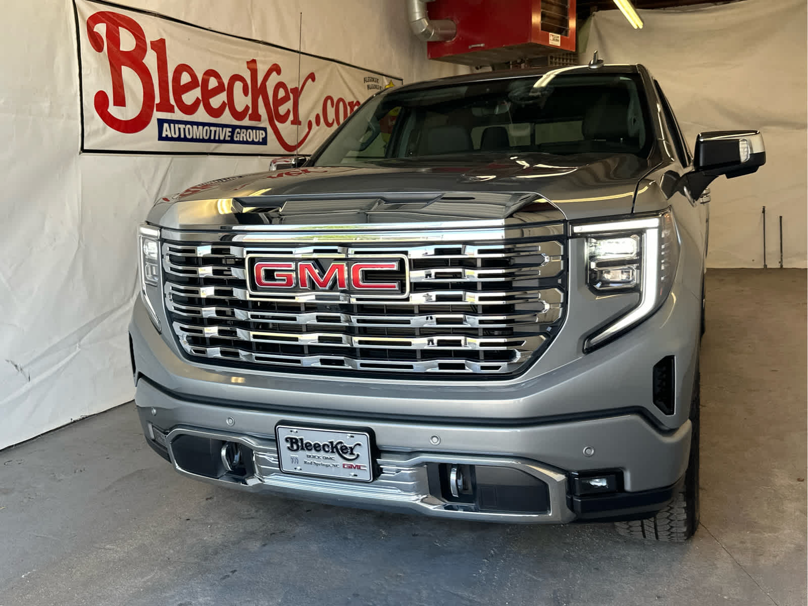 2024 Gmc Sierra 1500 Denali photo 2