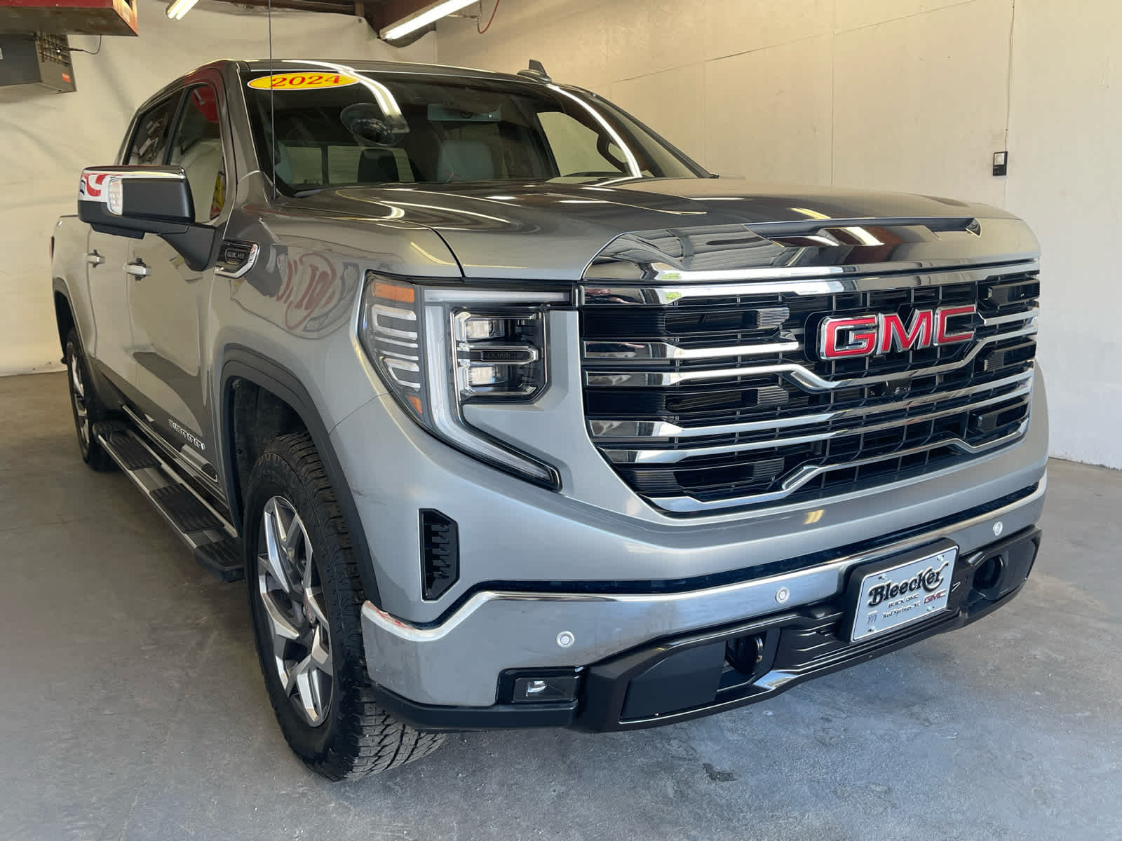 2024 Gmc Sierra 1500 SLT photo 3