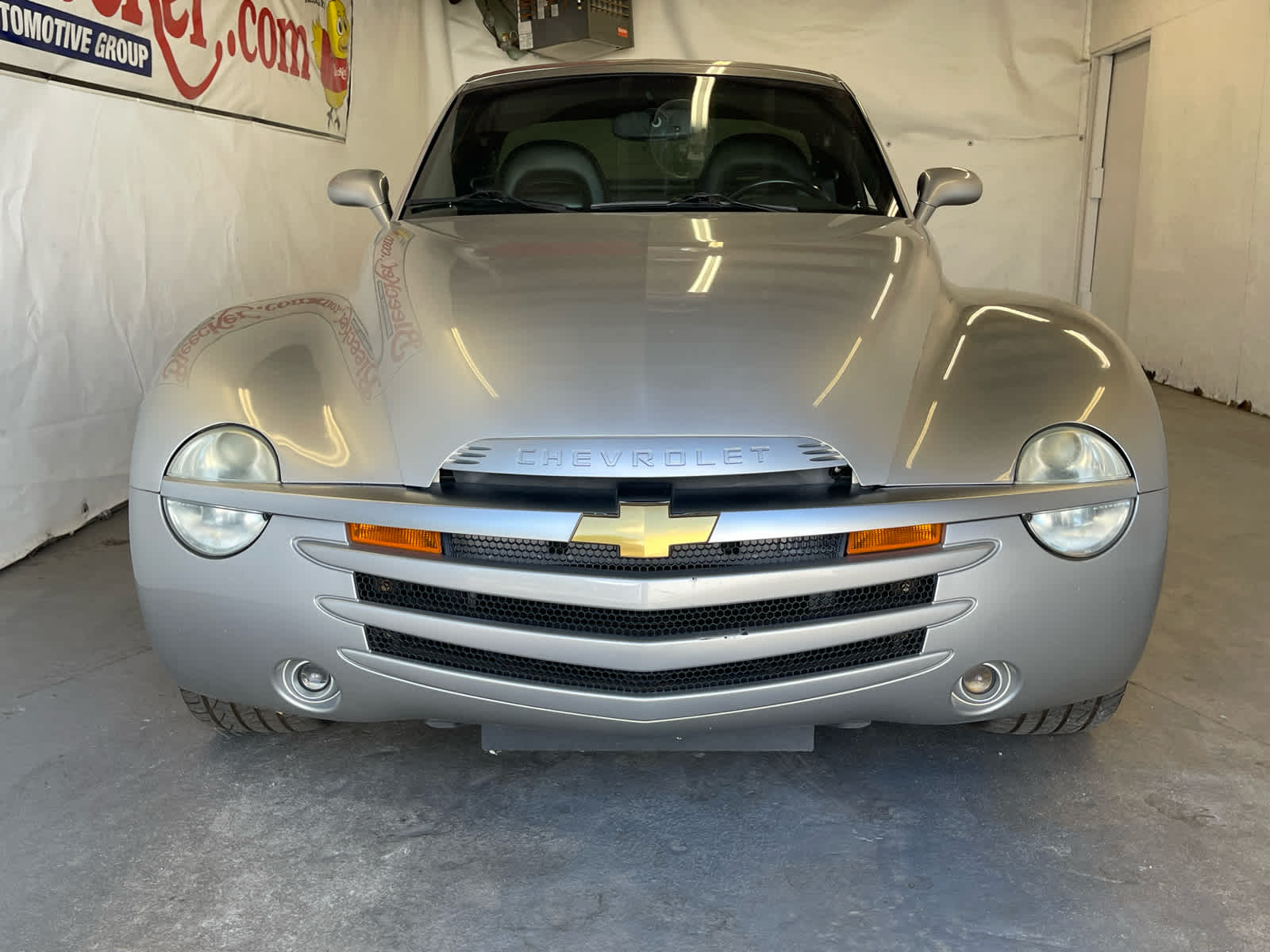 2004 Chevrolet SSR Base photo 3