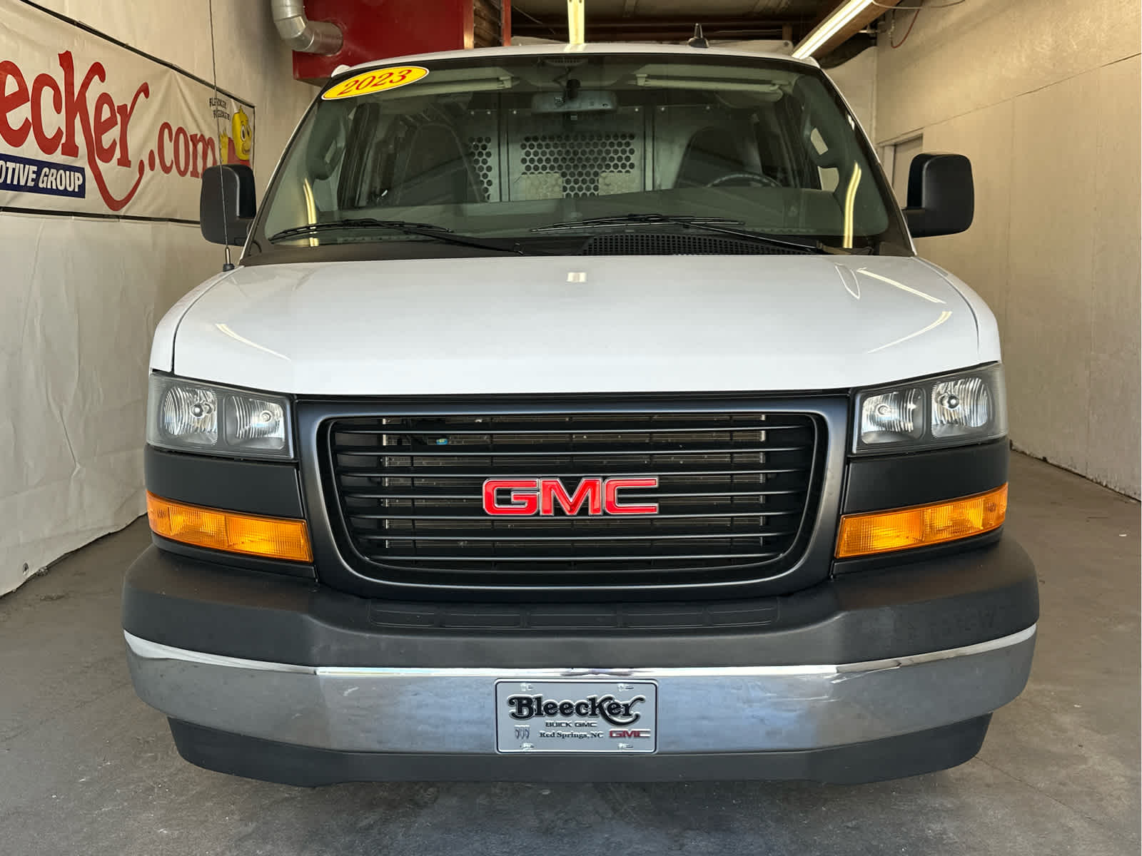 2023 Gmc Savana Cargo 2500 photo 2
