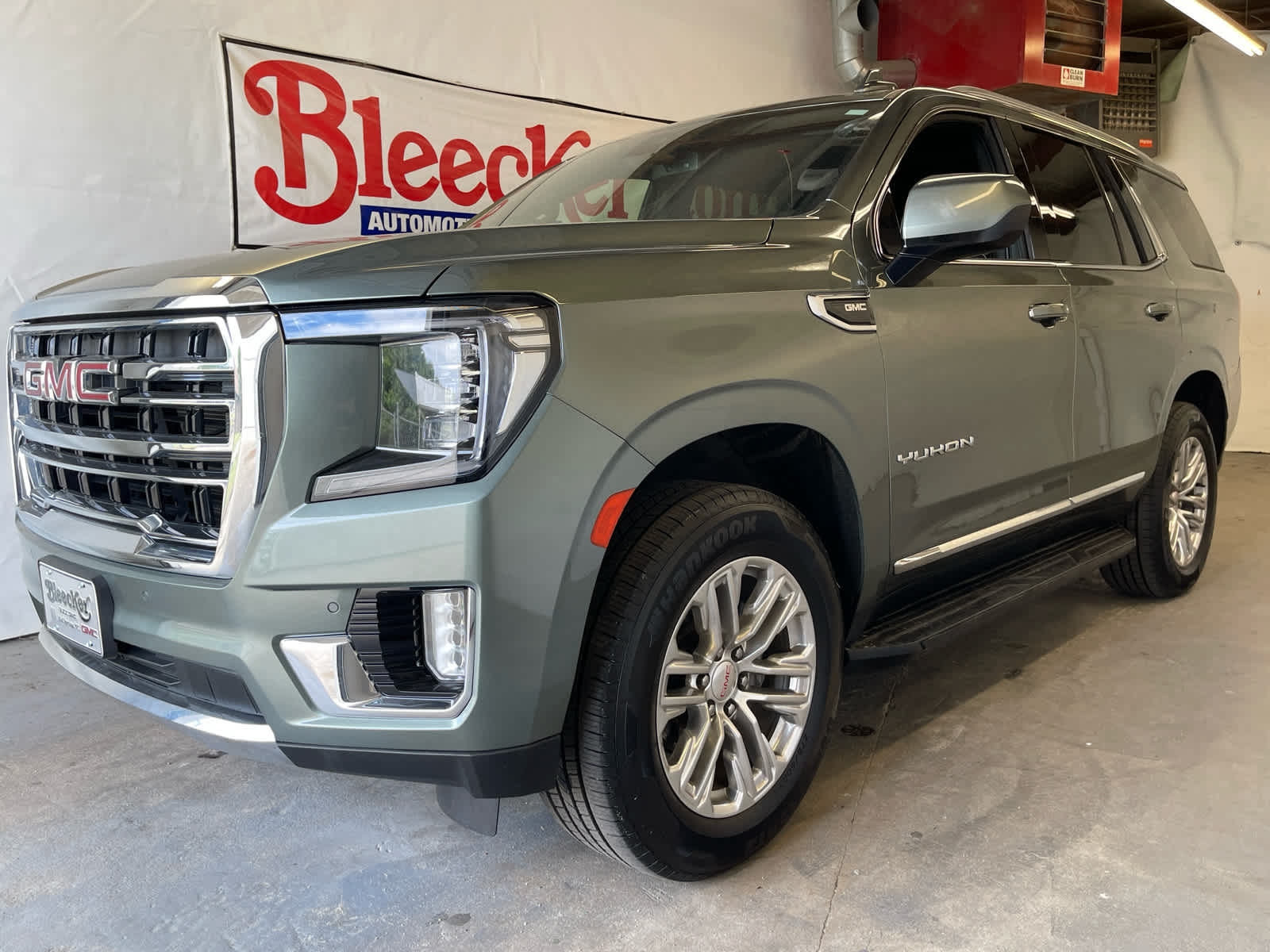 2023 Gmc Yukon SLT photo 2