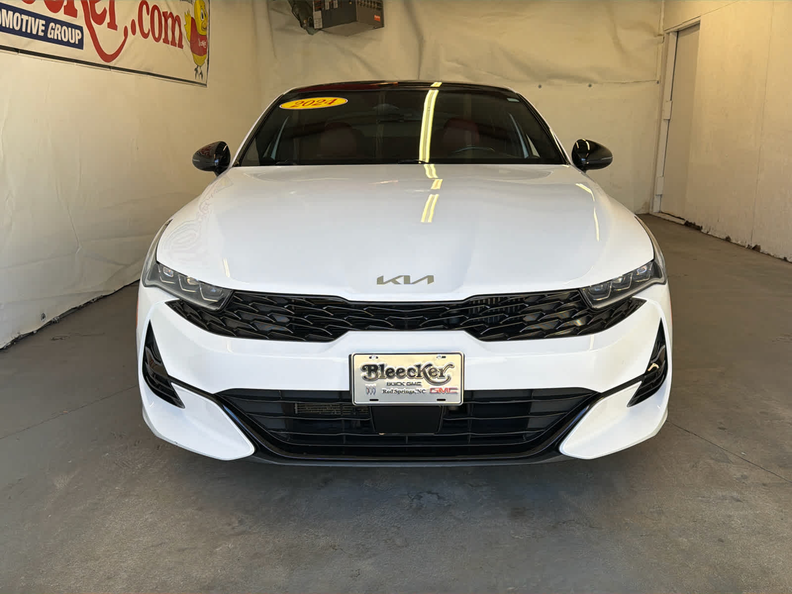 2024 Kia K5 GT-Line photo 2