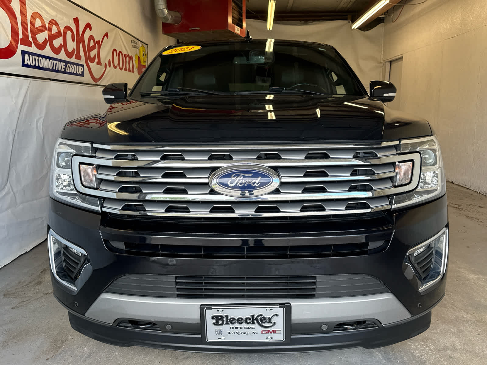 2021 Ford Expedition MAX Limited photo 2