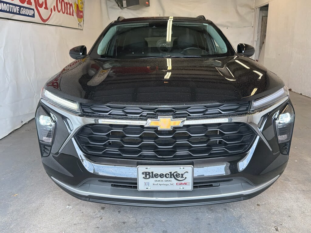 Used 2025 Chevrolet Trax LT SUV
