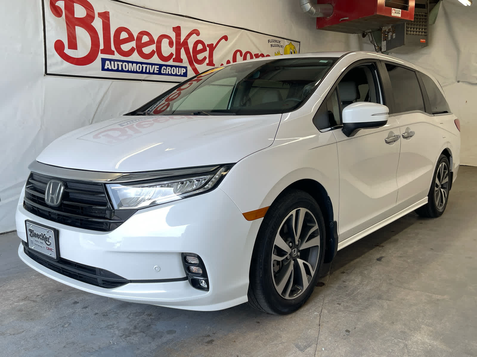 2024 Honda Odyssey Touring photo 3
