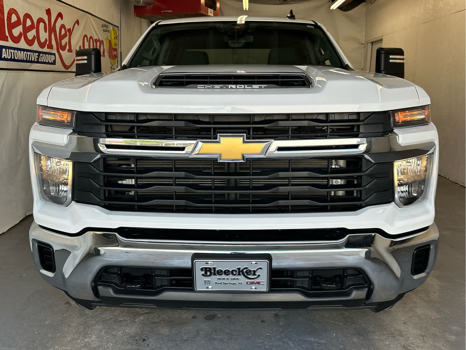 2024 Chevrolet Silverado 2500HD LT photo 2