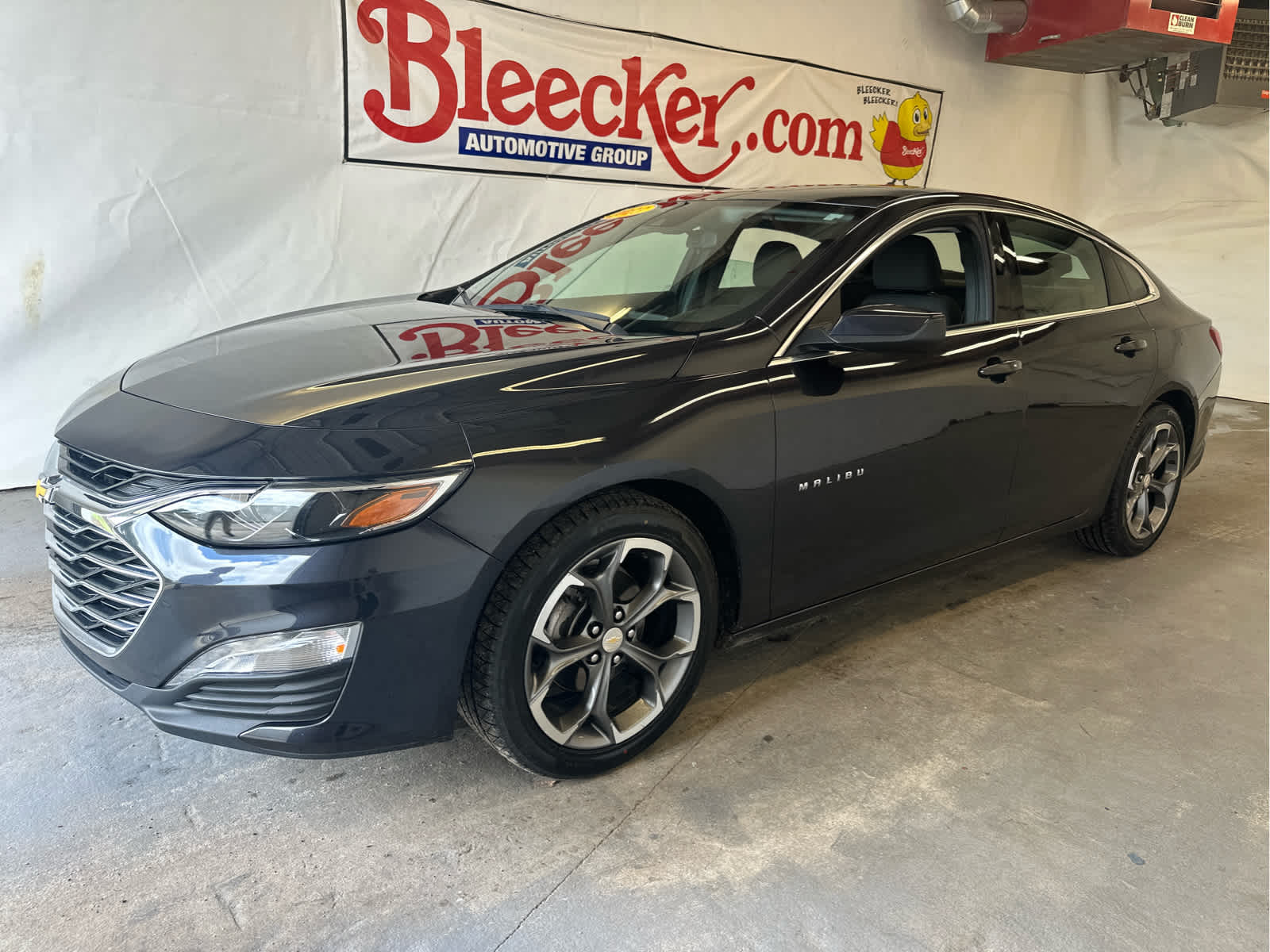 2023 Chevrolet Malibu 1LT photo 2