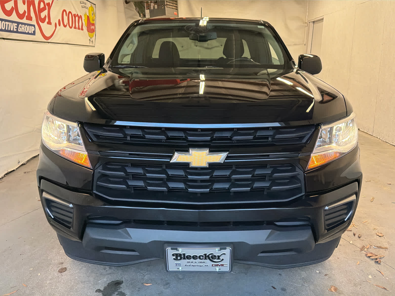 2022 Chevrolet Colorado LT photo 2