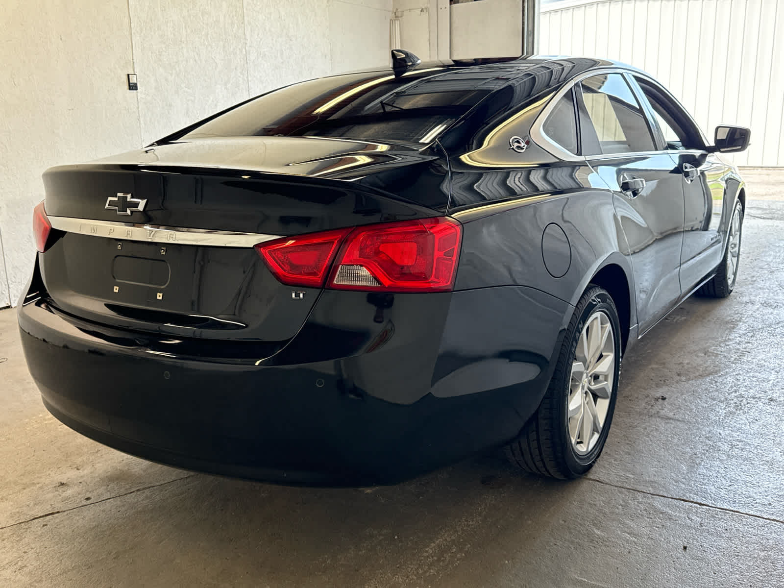 2017 Chevrolet Impala 1LT photo 2