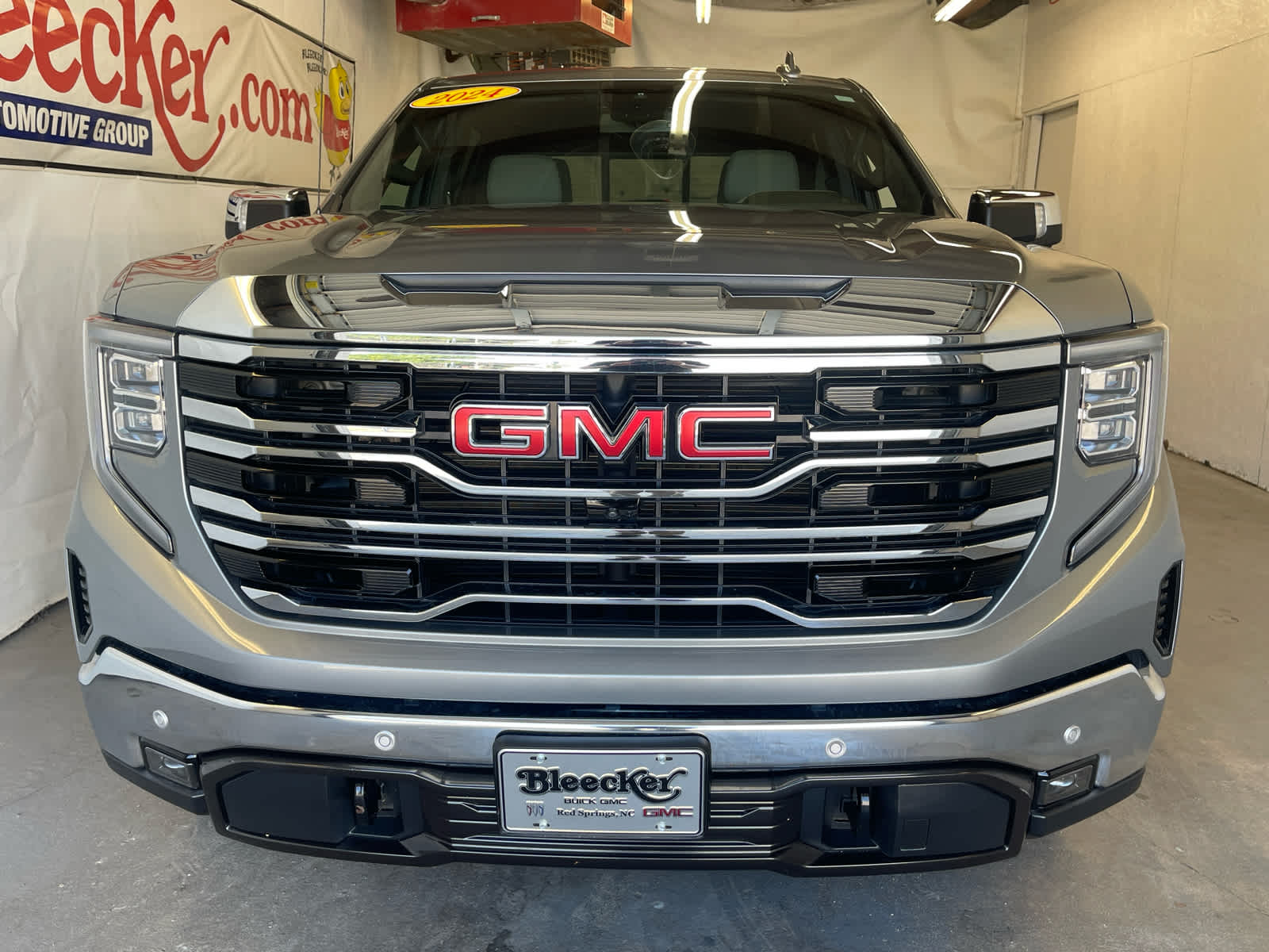 2024 Gmc Sierra 1500 SLT photo 2