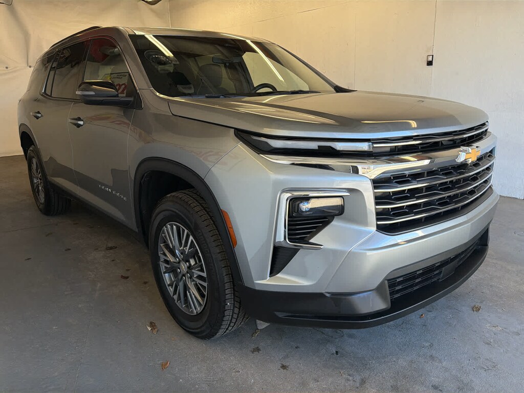 Used 2025 Chevrolet Traverse LT SUV