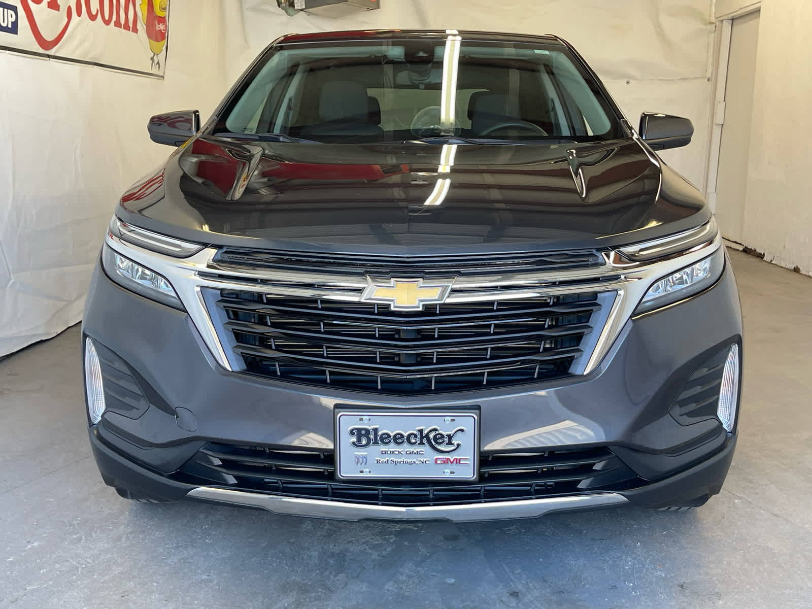 2023 Chevrolet Equinox LT photo 2