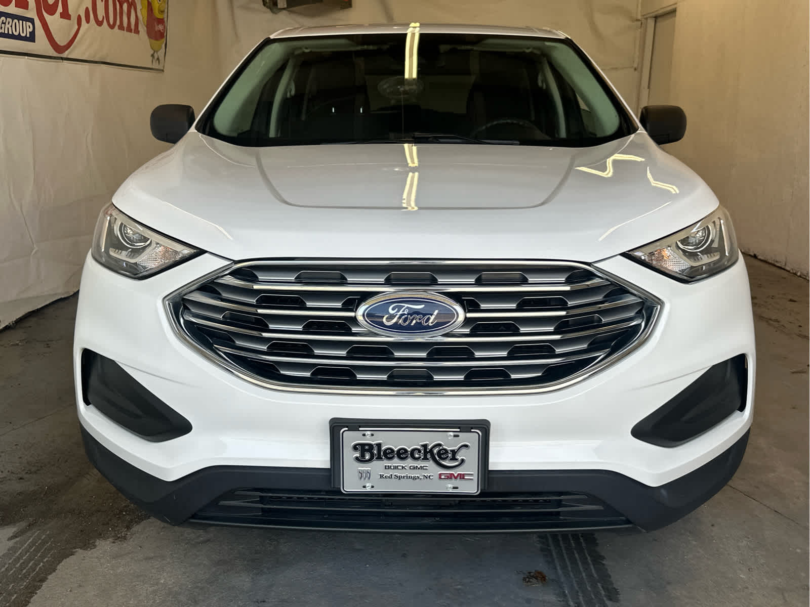 2021 Ford Edge SE photo 3