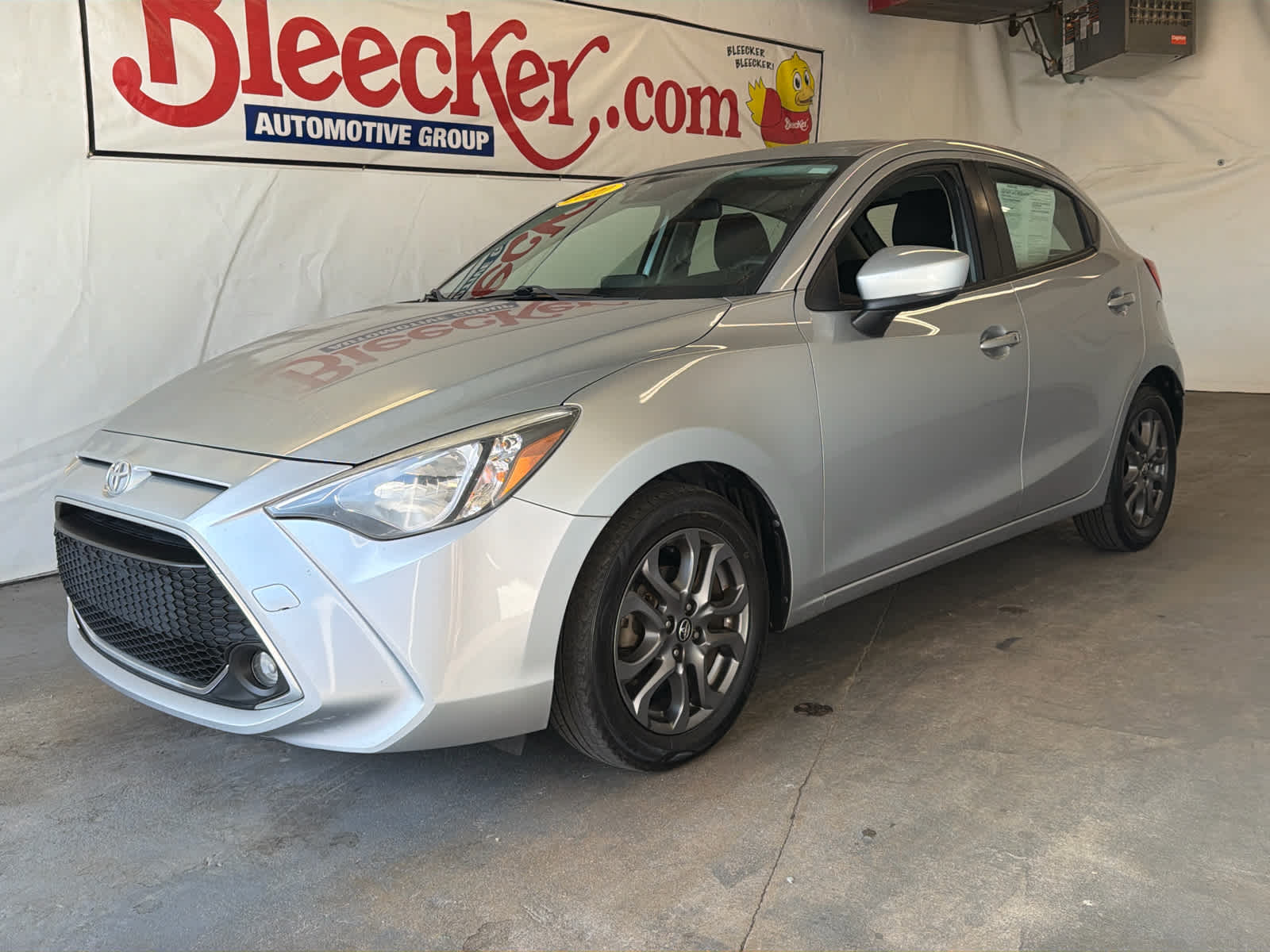 2020 Toyota Yaris LE photo 2