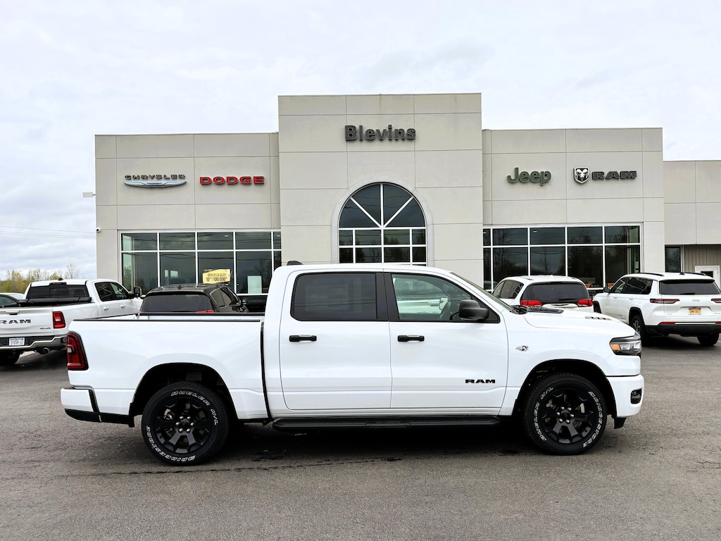 New 2026 Ram 1500 EXPRESS CREW CAB 4X4 5'7 BOX Pickup