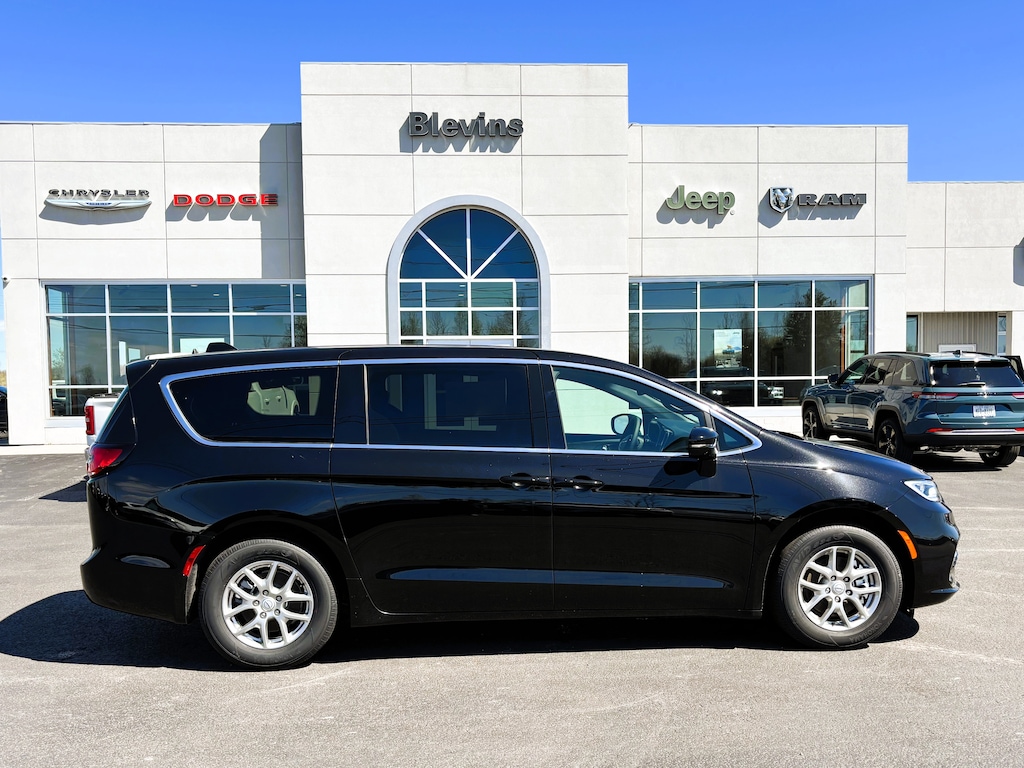New 2026 Chrysler Pacifica SELECT Passenger Van