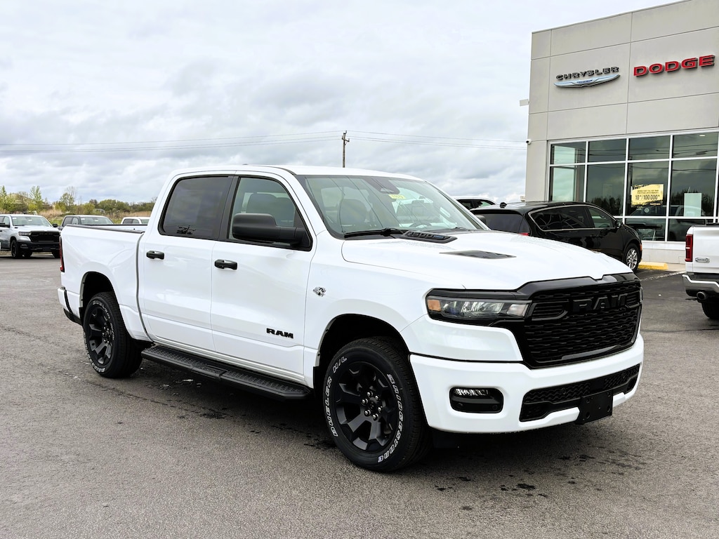 New 2026 Ram 1500 EXPRESS CREW CAB 4X4 5'7 BOX Pickup