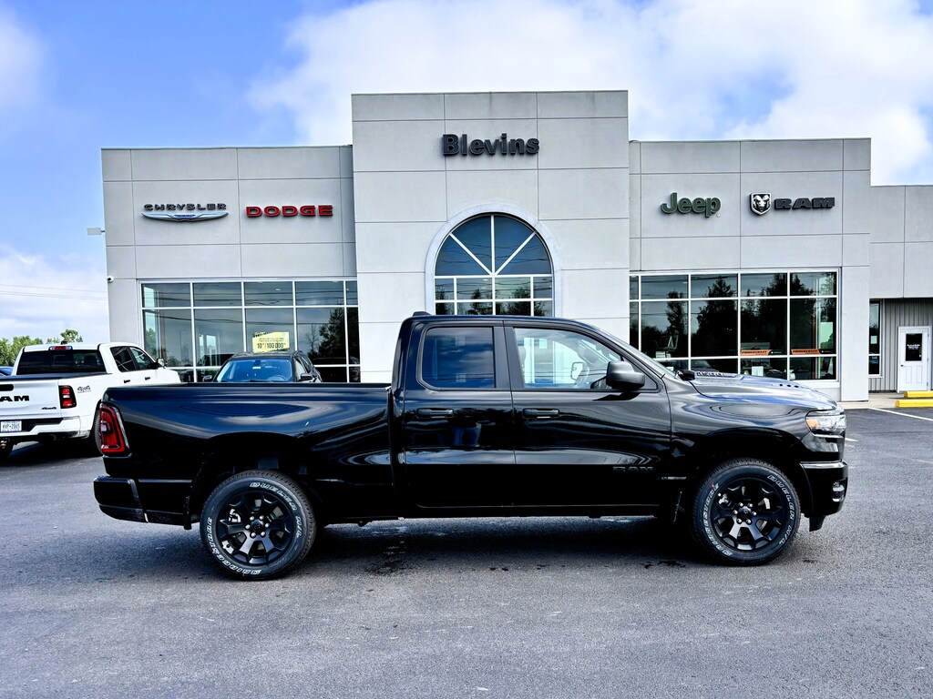 New 2026 Ram 1500 EXPRESS QUAD CAB 4X4 6'4 BOX Pickup