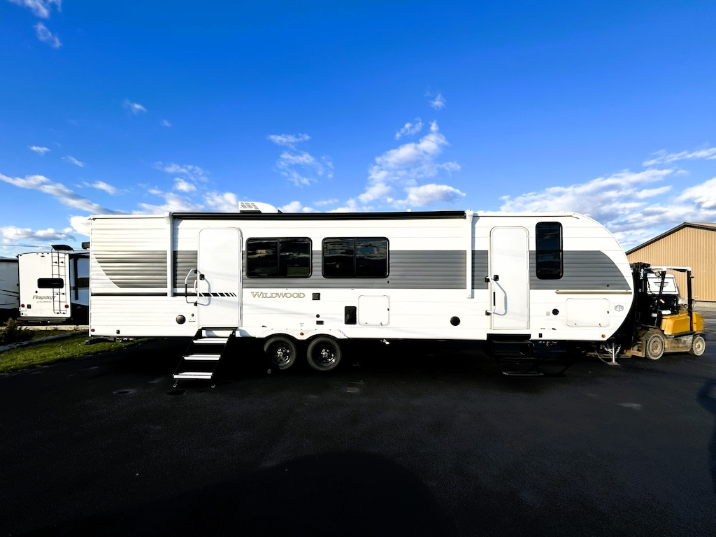 Used 2026 Wildwood 300ICE NEW Travel Trailer
