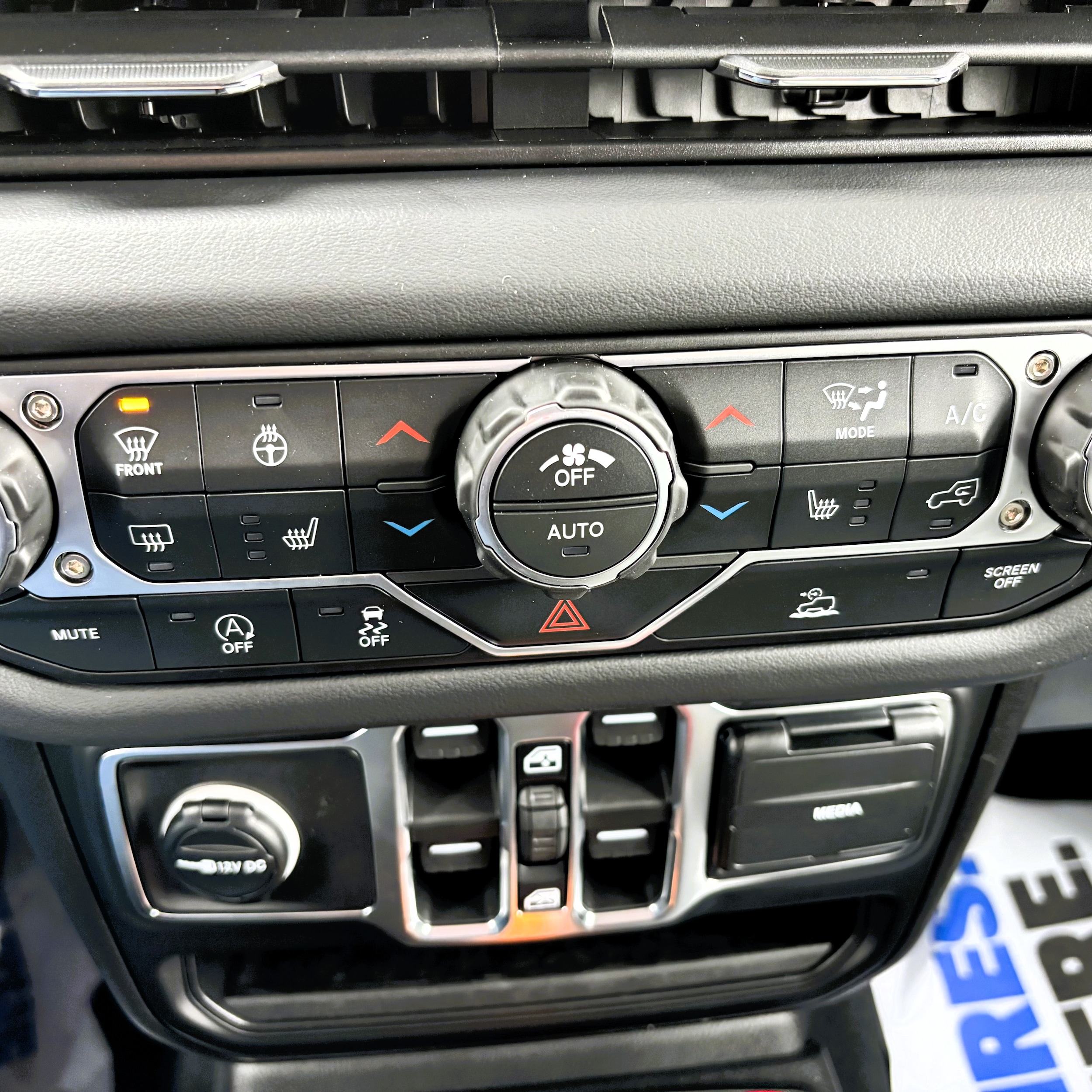 2026 Jeep Wrangler 4-Door Sahara - Photo 15
