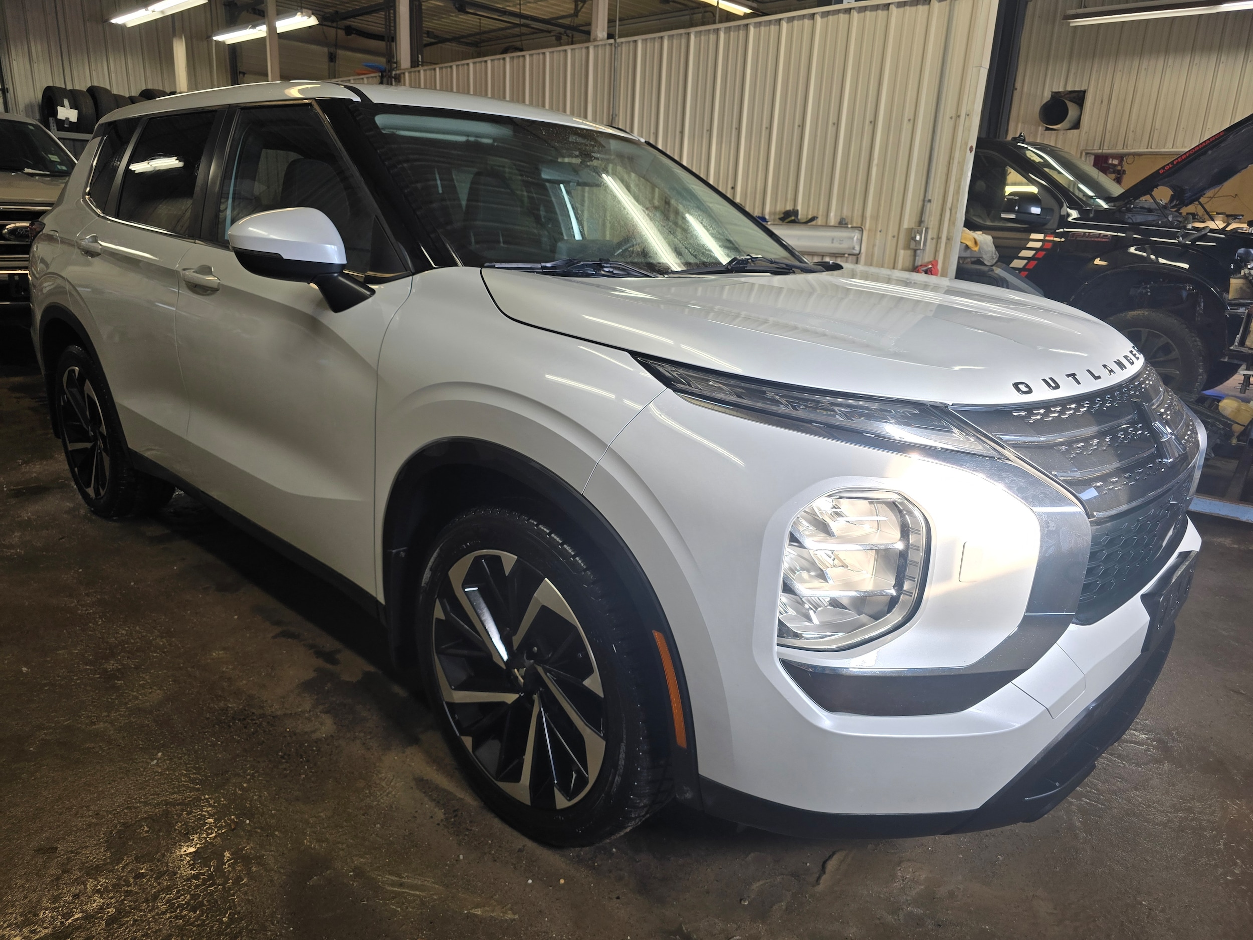 2022 Mitsubishi Outlander ES