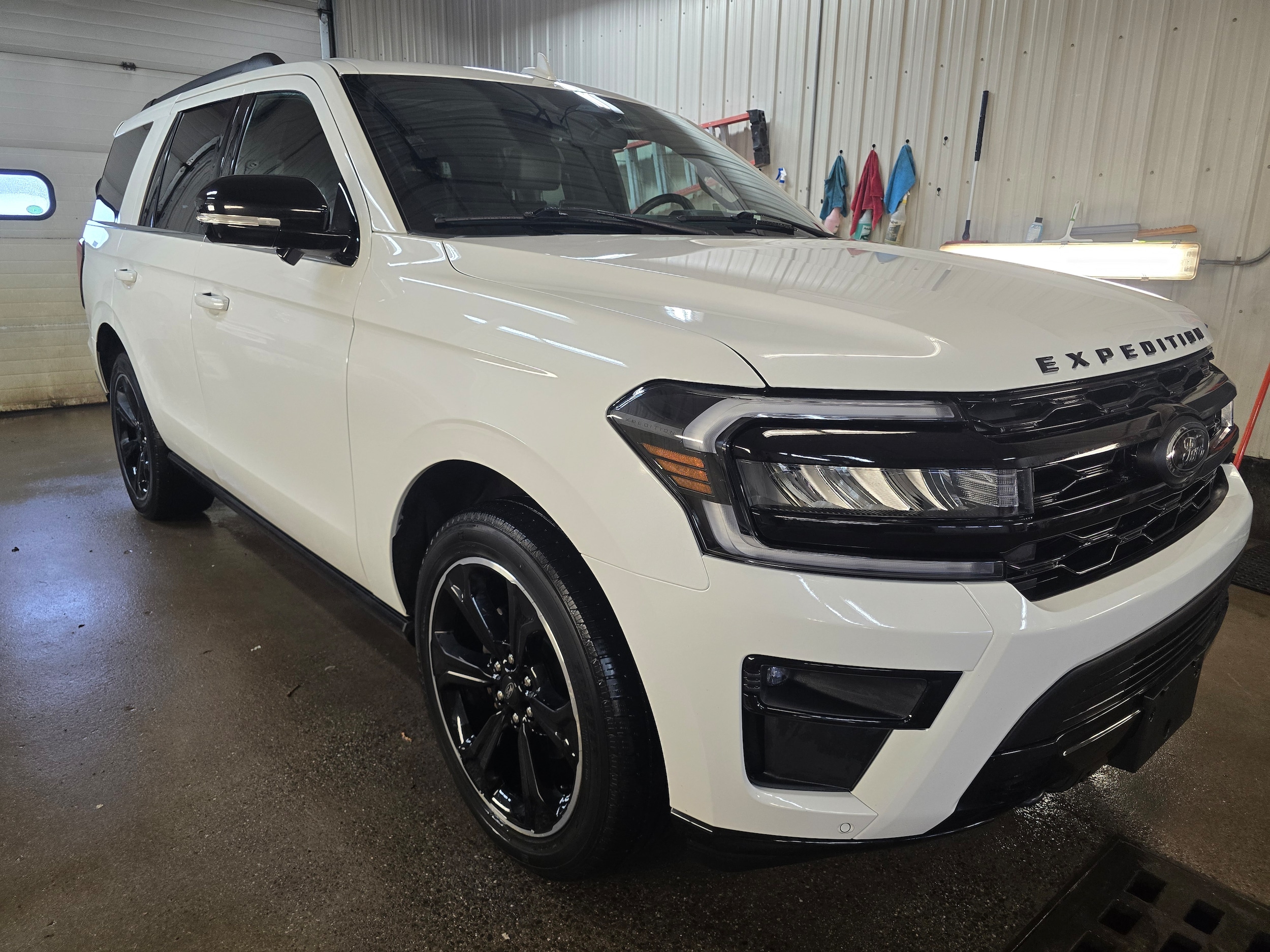 2022 Ford Expedition Limited's photo