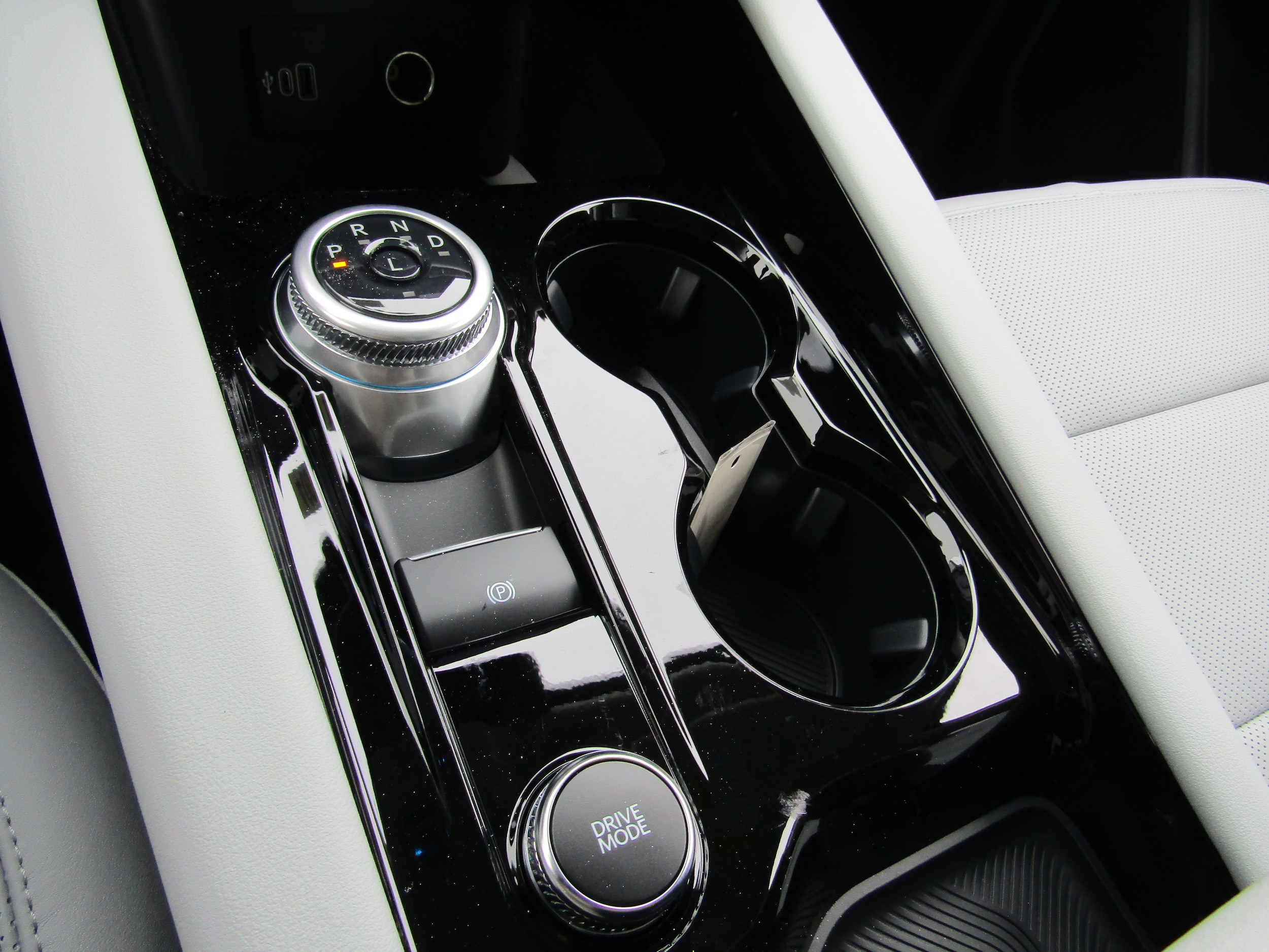 2026 Ford Explorer Platinum - Photo 16