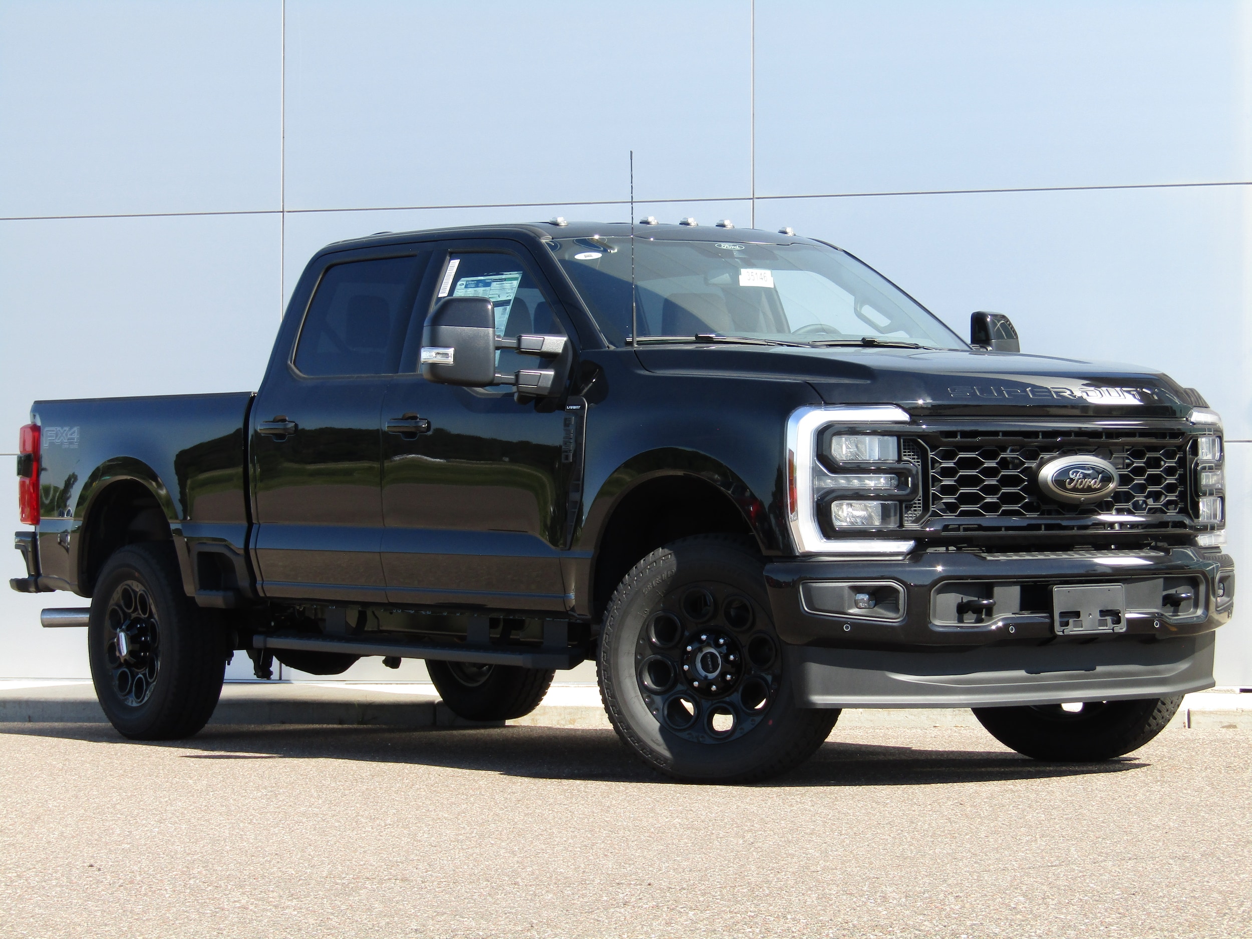 2025 Ford F-350 Super Duty Lariat's photo