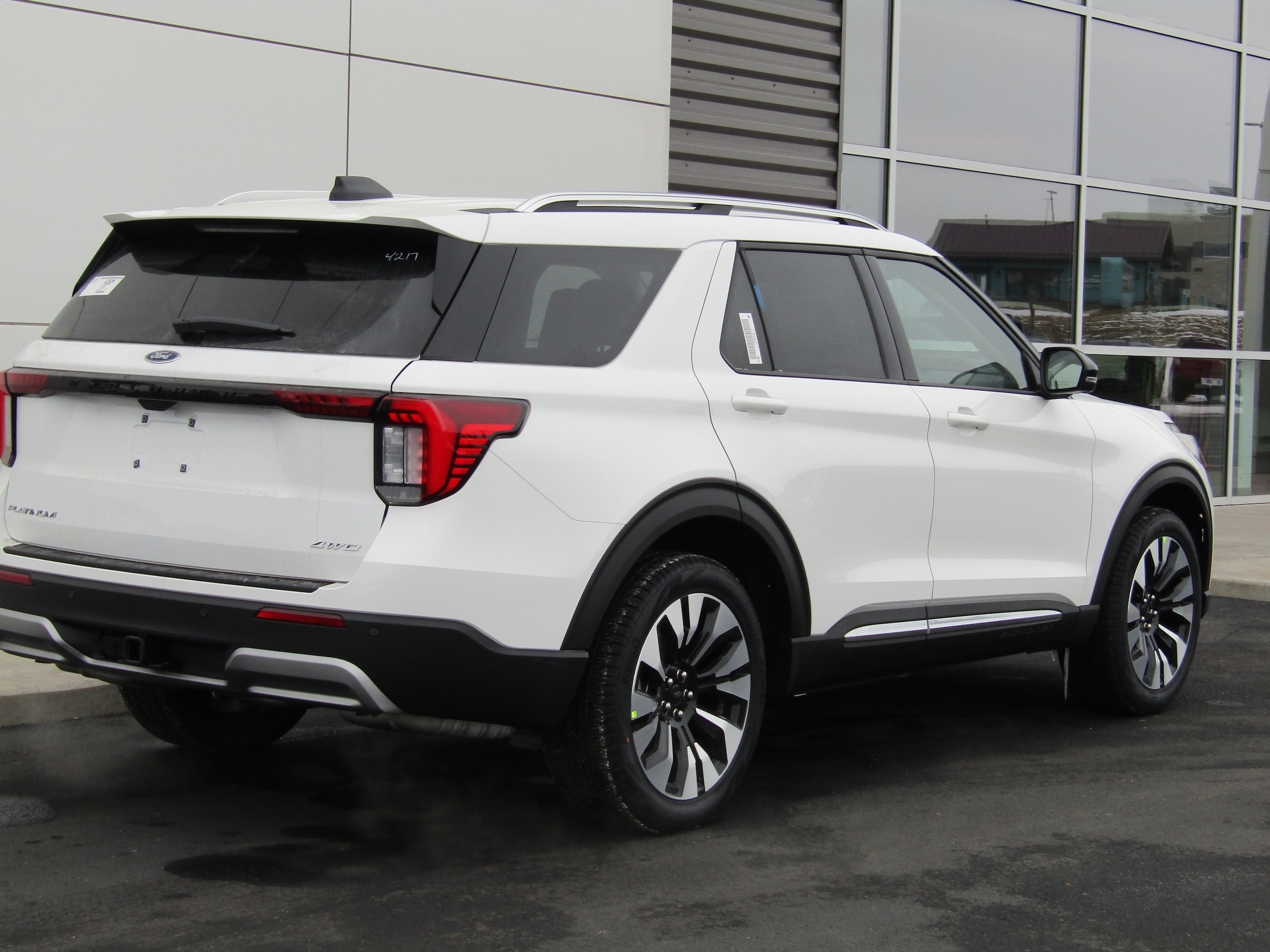 2026 Ford Explorer Platinum - Photo 7