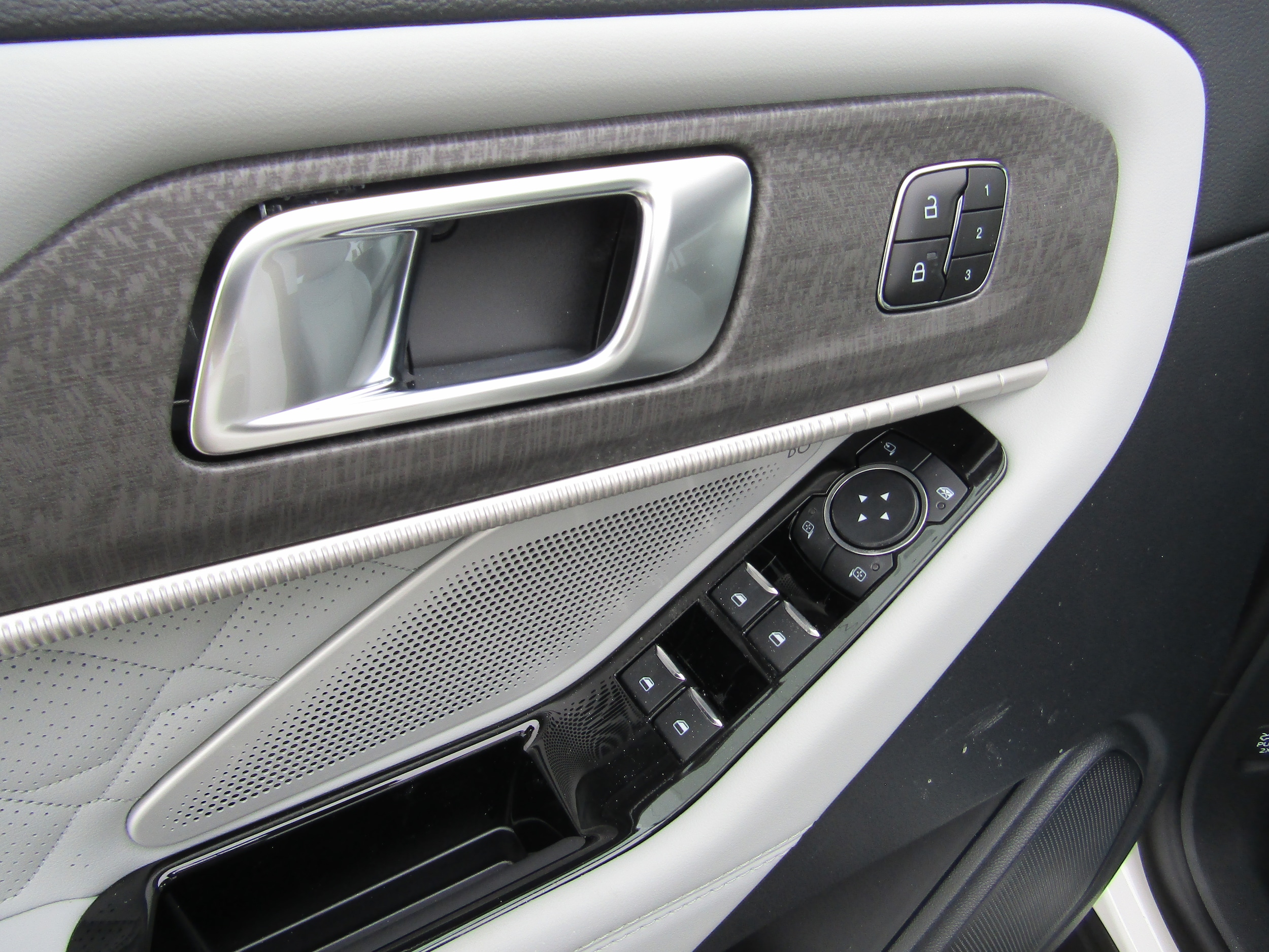 2026 Ford Explorer Platinum - Photo 13