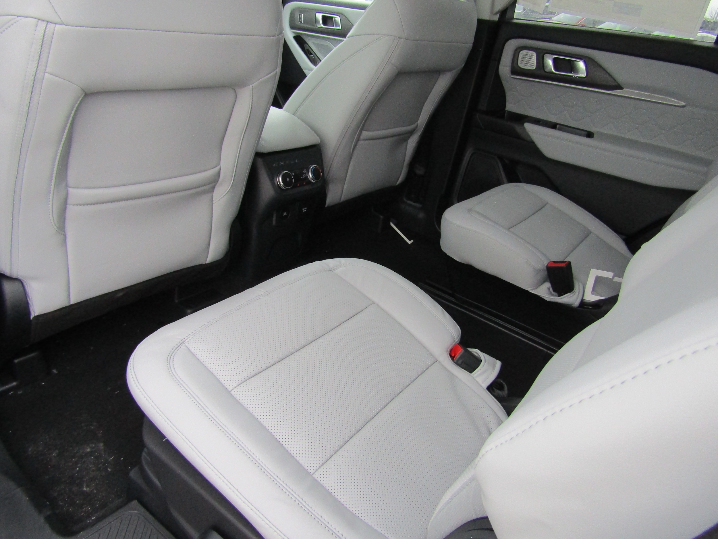 2026 Ford Explorer Platinum - Photo 11