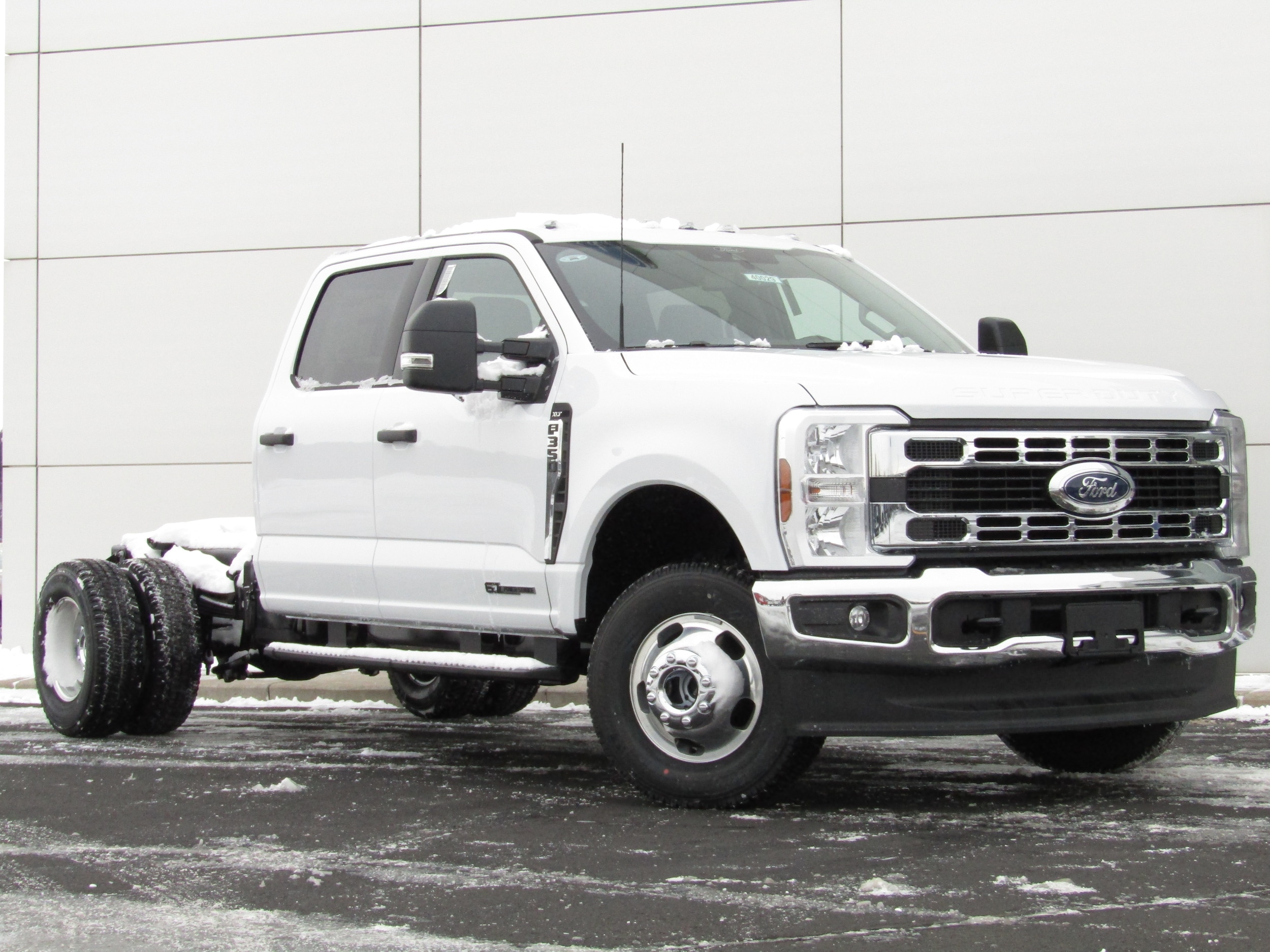 2026 Ford F-350 Super Duty Chassis Cab XLT's photo