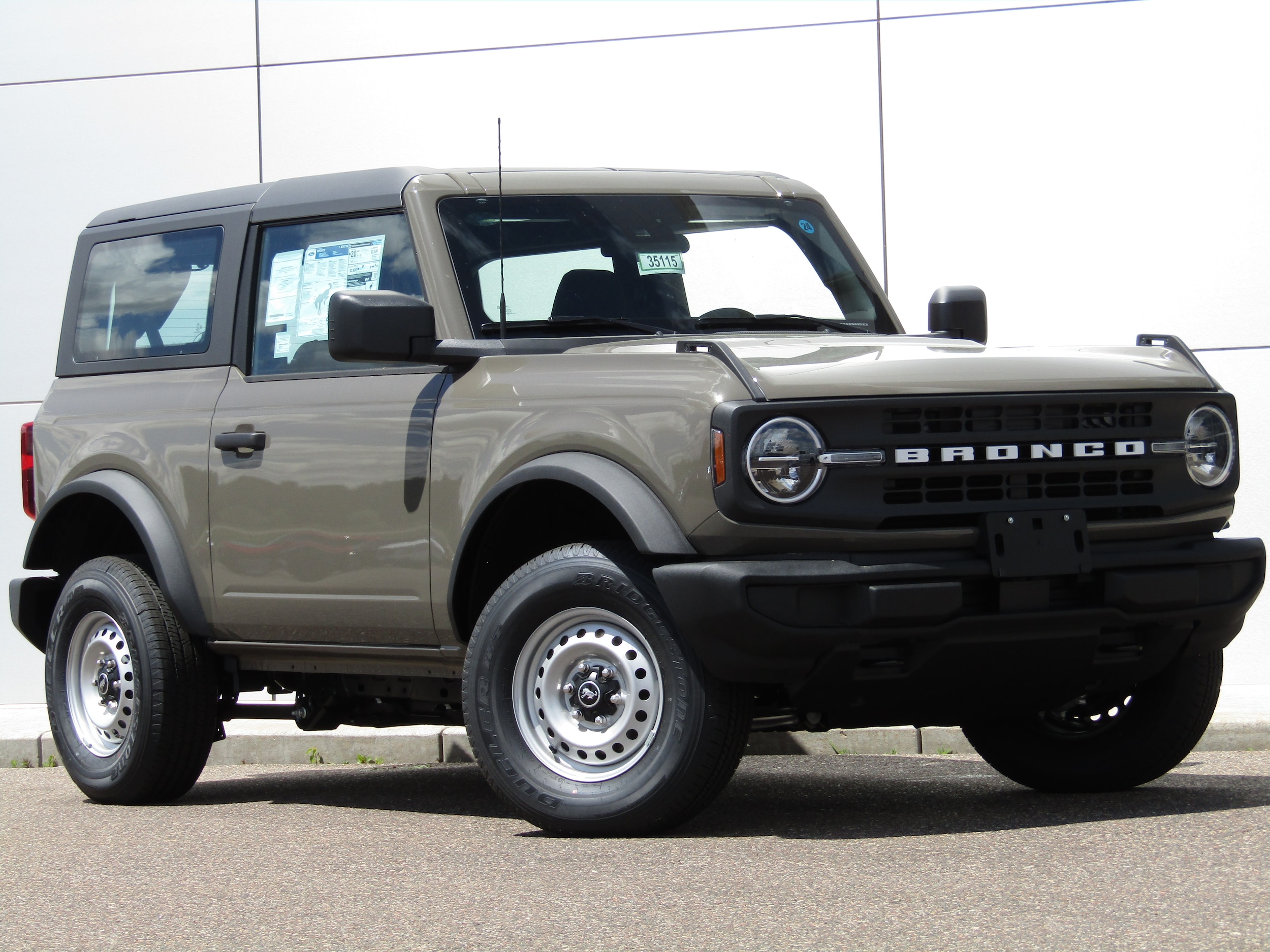 2025 Ford Bronco SUV 