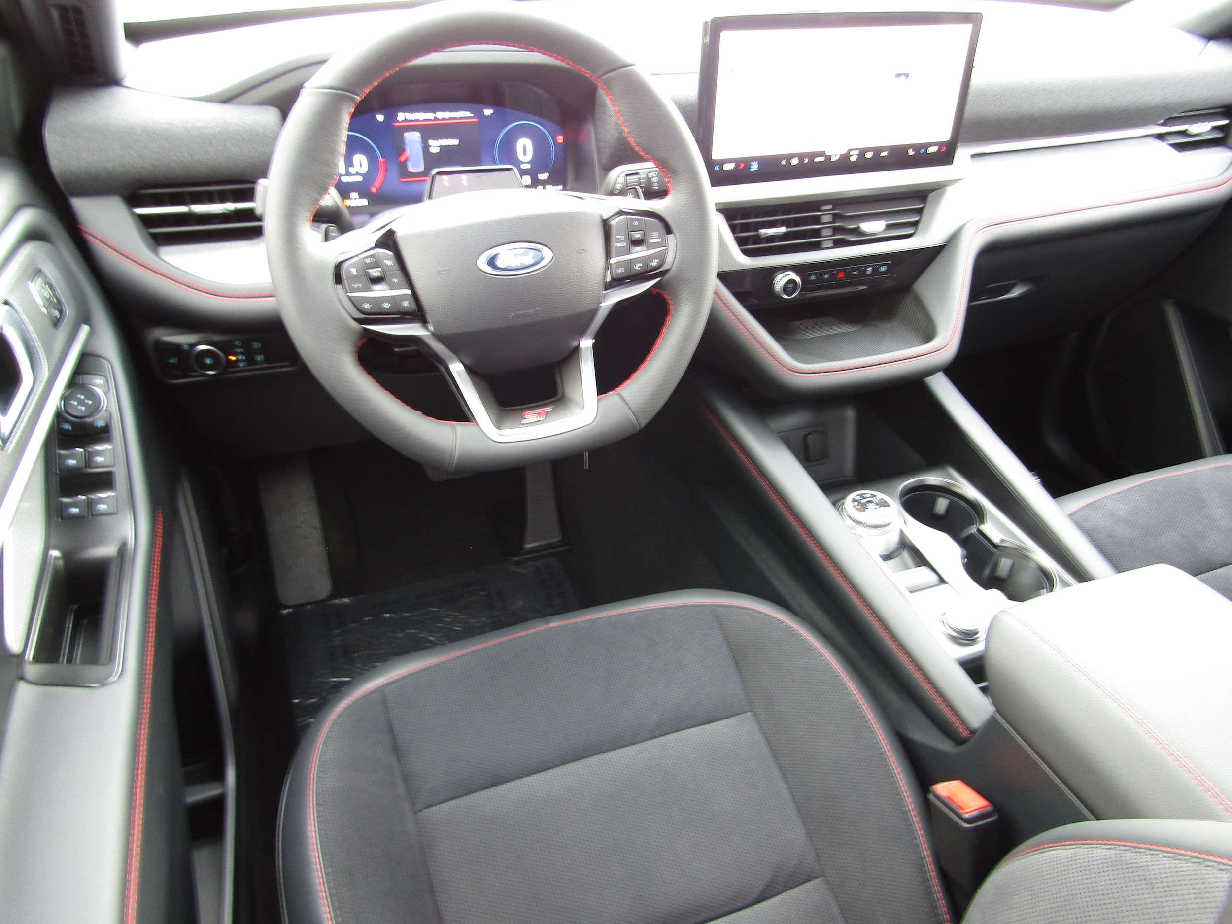 2026 Ford Explorer ST - Photo 10