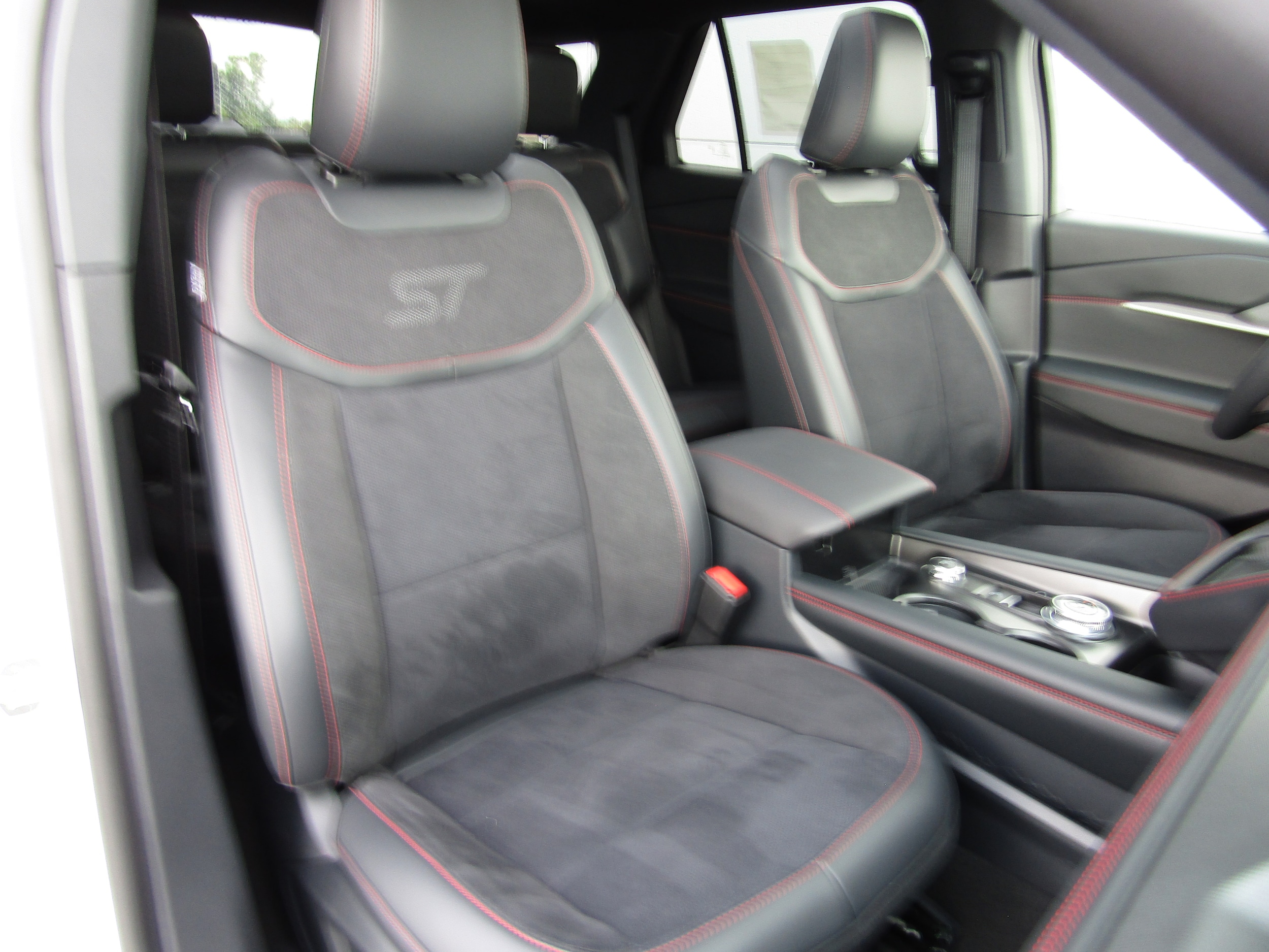 2026 Ford Explorer ST - Photo 7