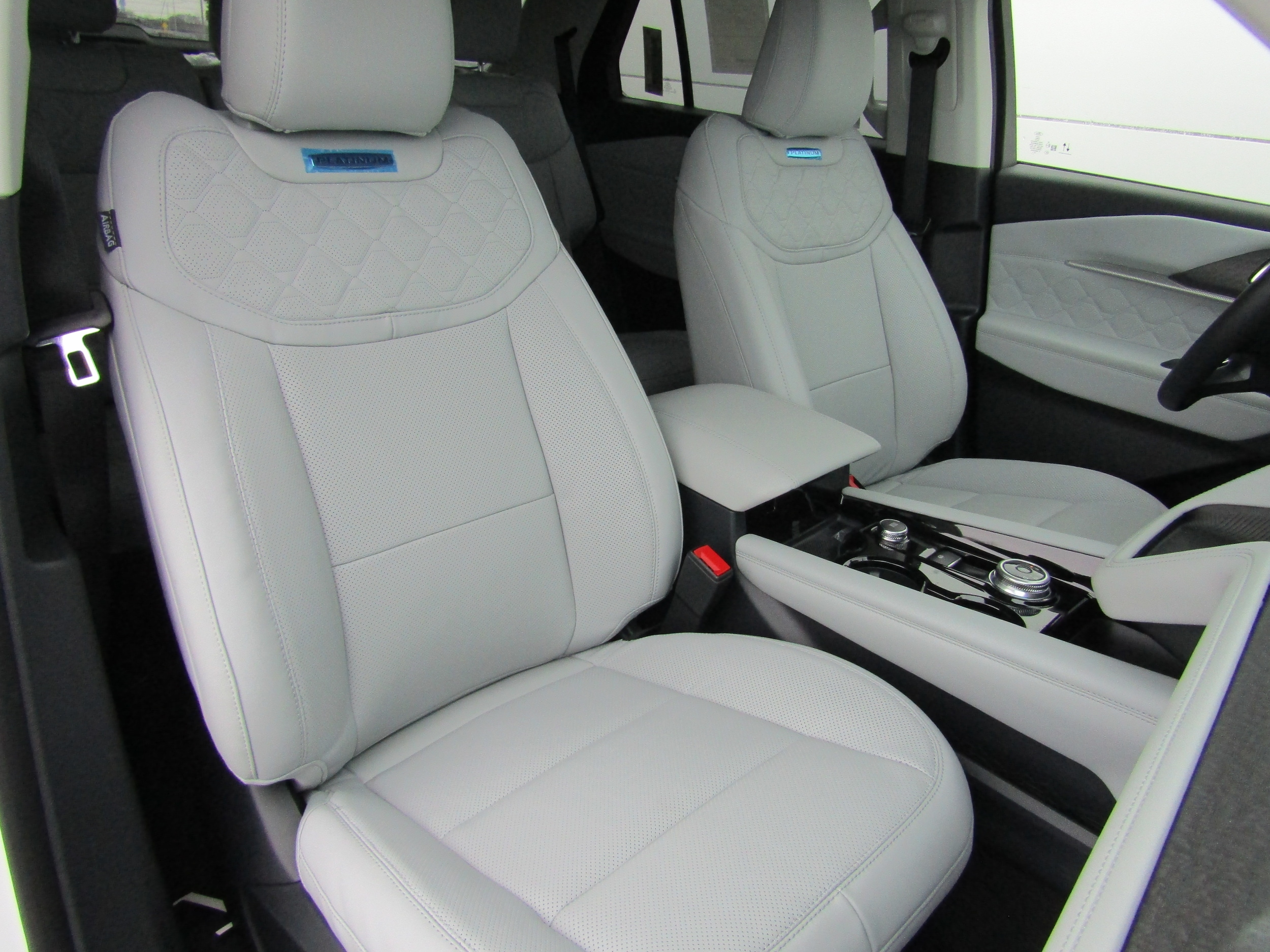 2026 Ford Explorer Platinum - Photo 9