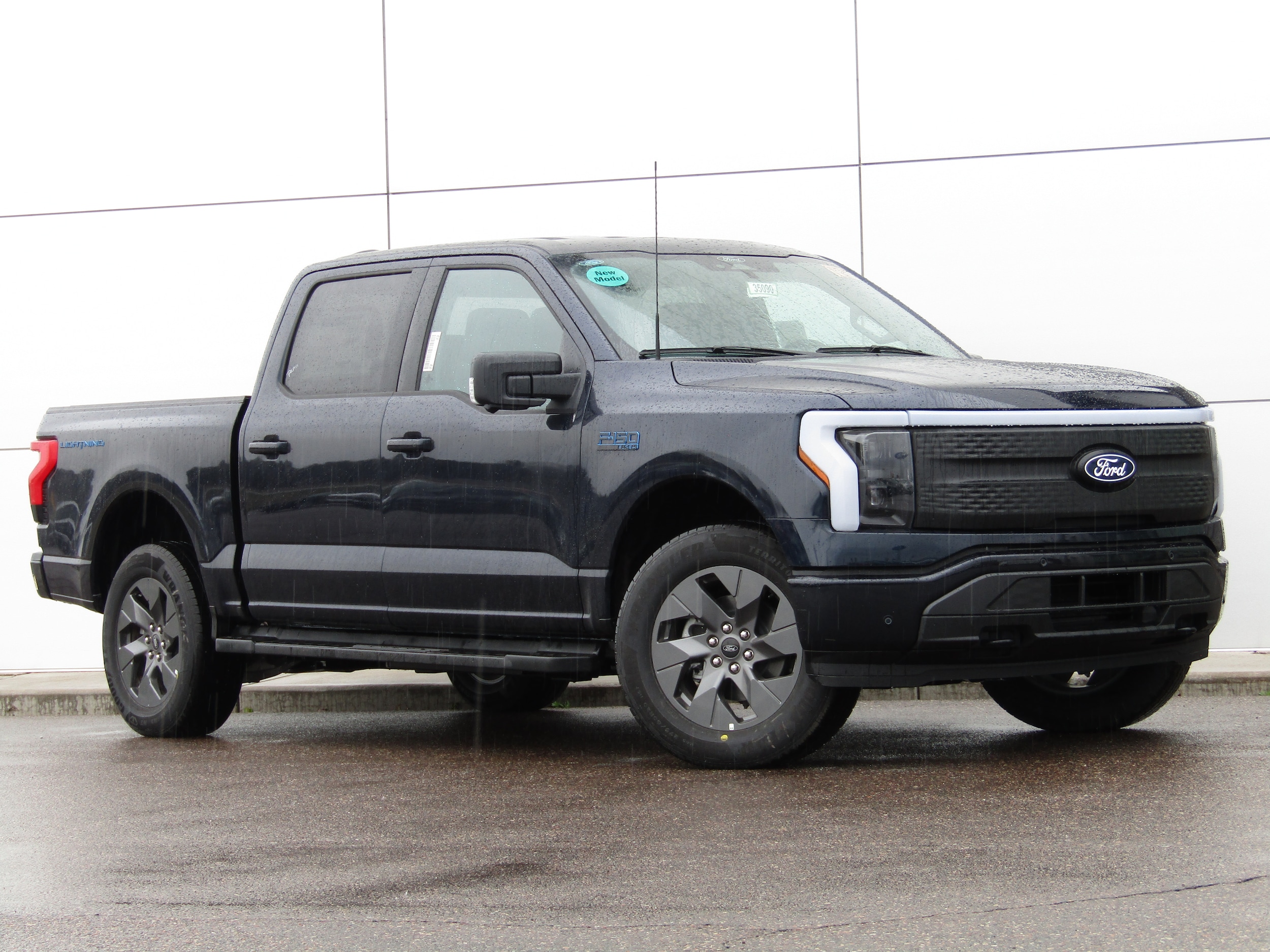 2025 Ford F-150 Lightning Flash's photo