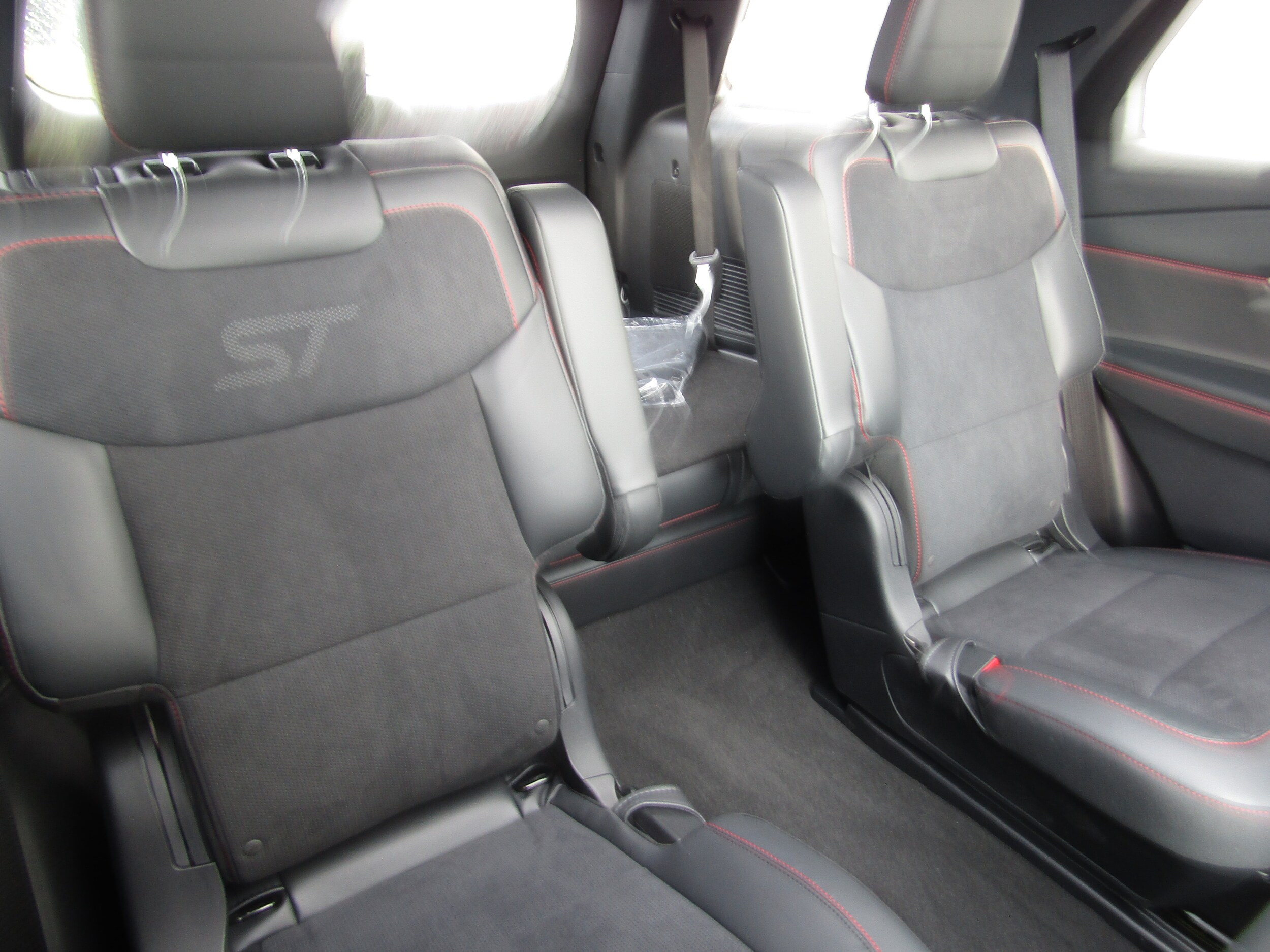 2026 Ford Explorer ST - Photo 9