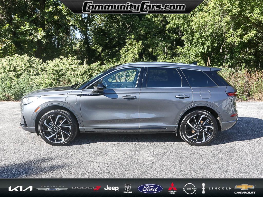 2024 Lincoln Corsair Grand Touring photo 3
