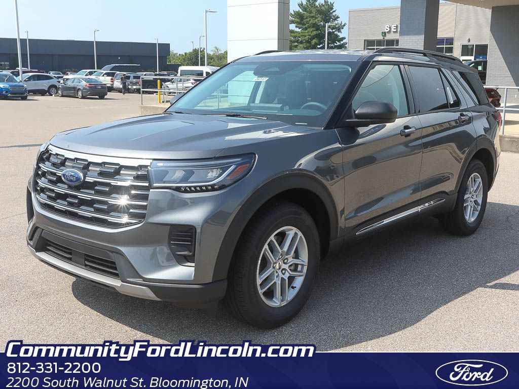 2025 Ford Explorer photo 2