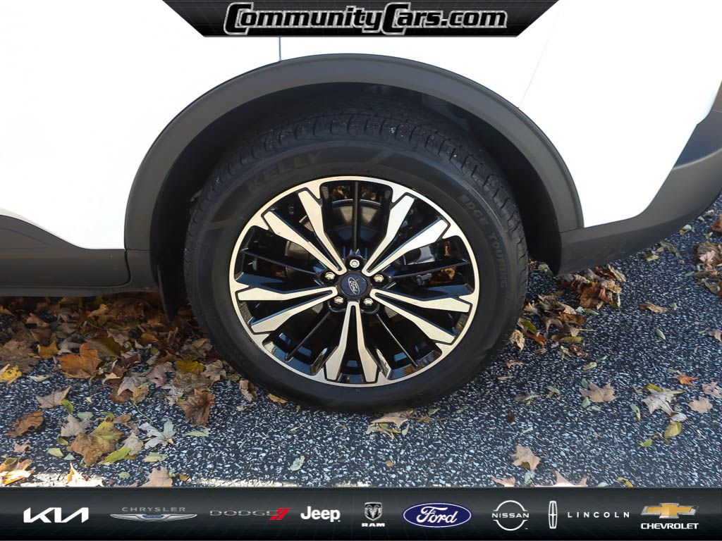 2022 Ford Escape SE Sport photo 2