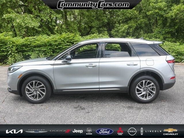 2021 Lincoln Corsair Standard photo 3