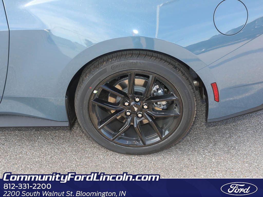 2025 Ford Mustang EcoBoost photo 4