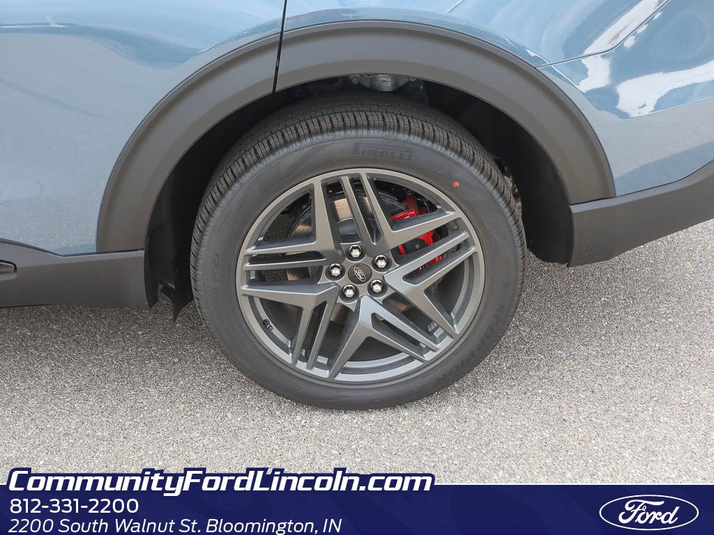 2025 Ford Explorer ST-Line photo 4