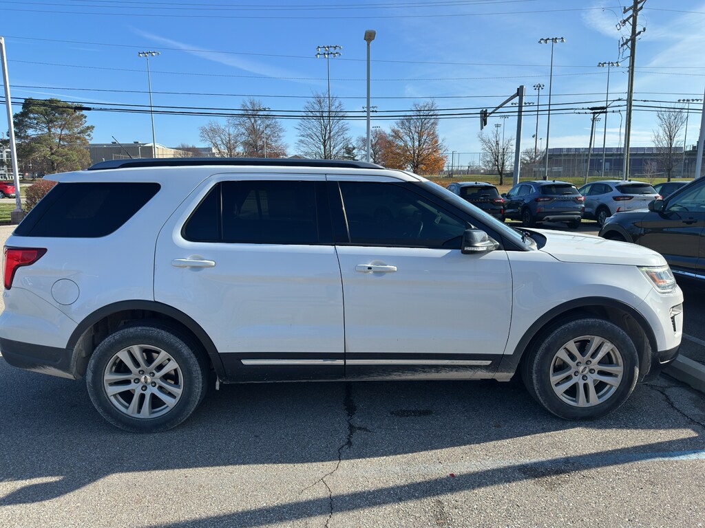 2018 Ford Explorer XLT photo 3