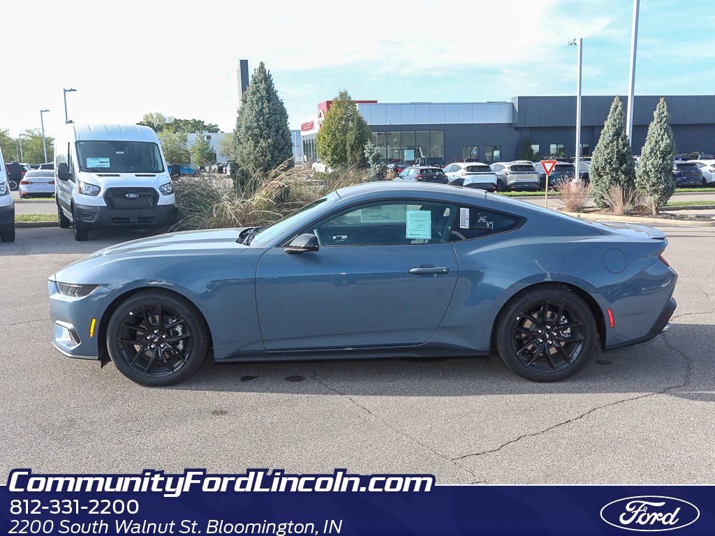 2025 Ford Mustang EcoBoost photo 3
