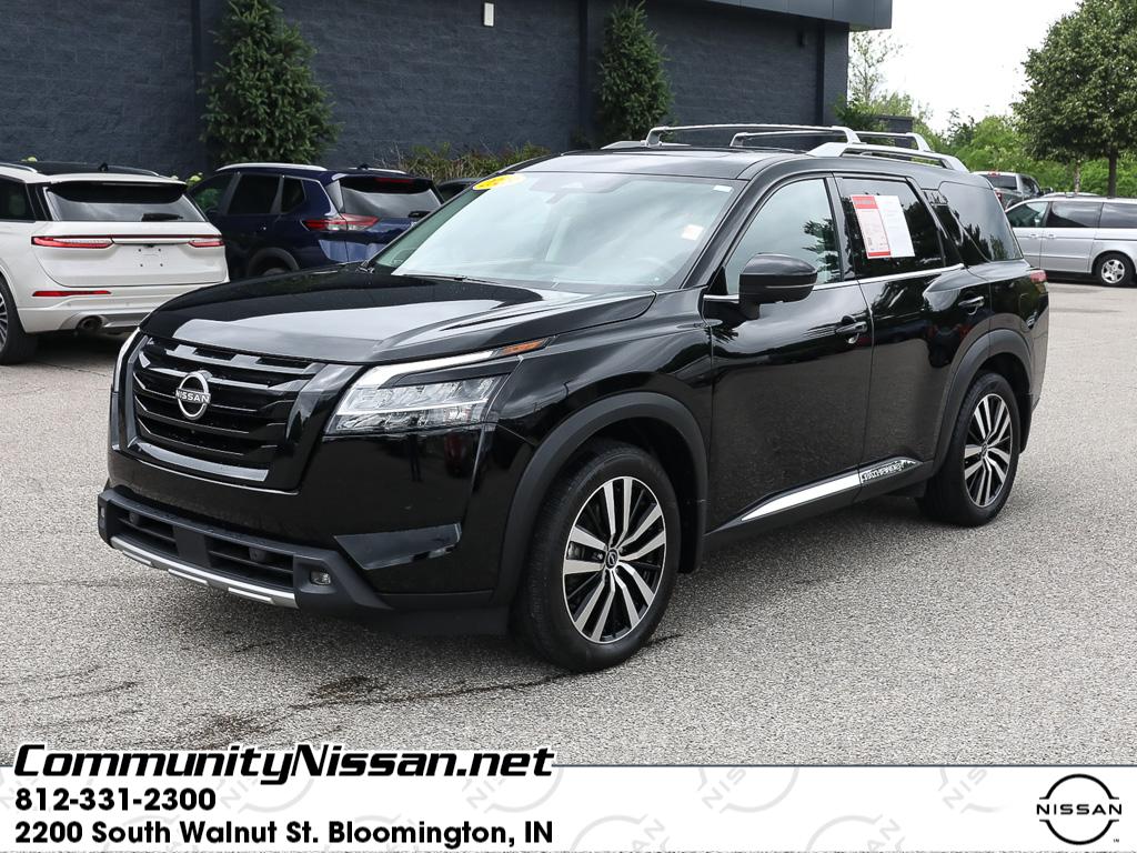 2023 Nissan Pathfinder Platinum 4WD's photo
