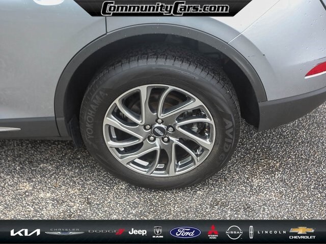 2021 Lincoln Corsair Standard photo 4