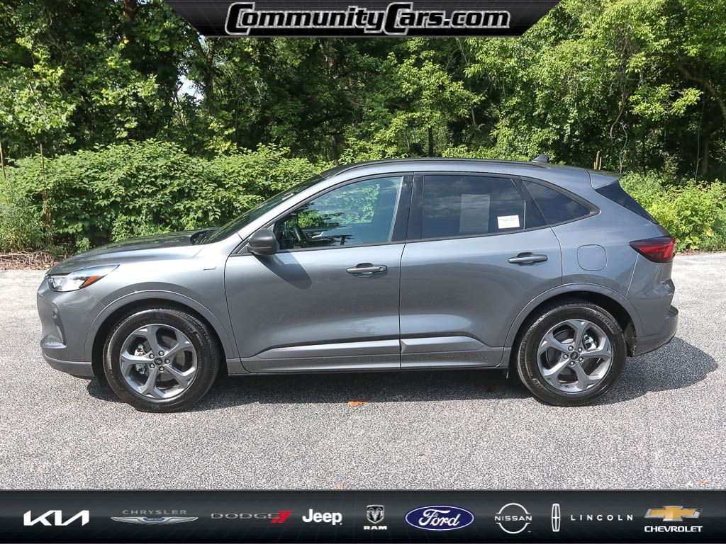 2023 Ford Escape ST-Line photo 2